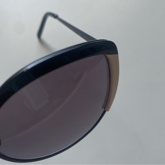 Vera Wang Sunglasses - Picture 8 of 11